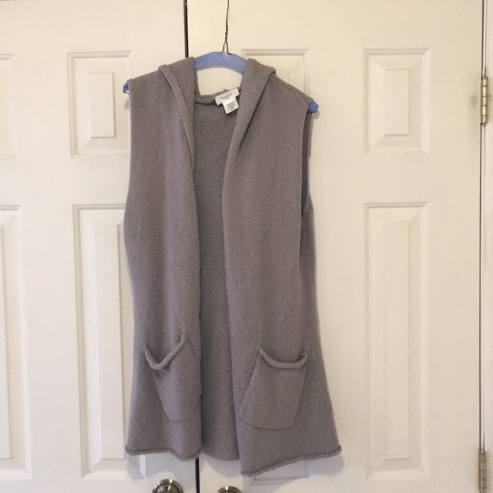Kate Hill knitted pocket sweater vest with a hood.